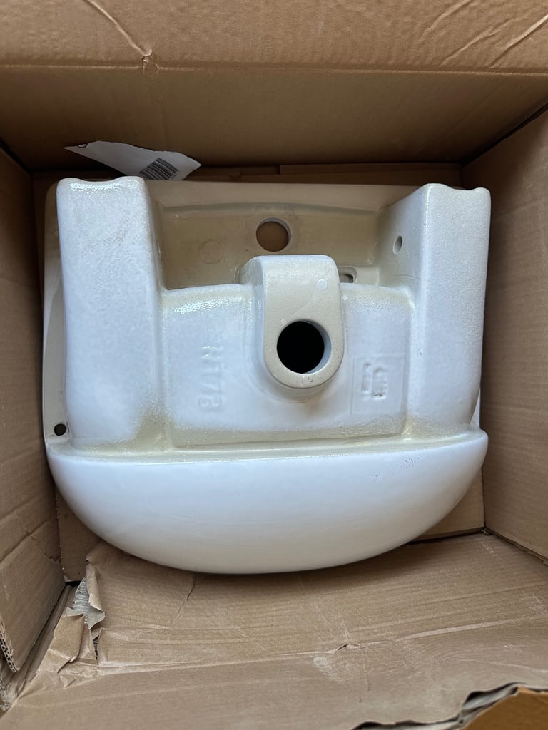 Bathroom sink basin 430mm wide