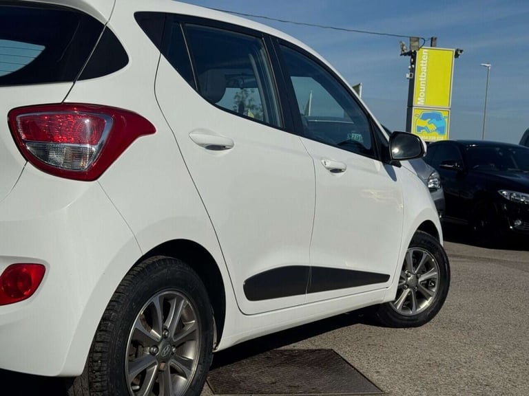 2015 Hyundai i10 1.0 Blue Drive Premium 5dr HATCHBACK PETROL Manual