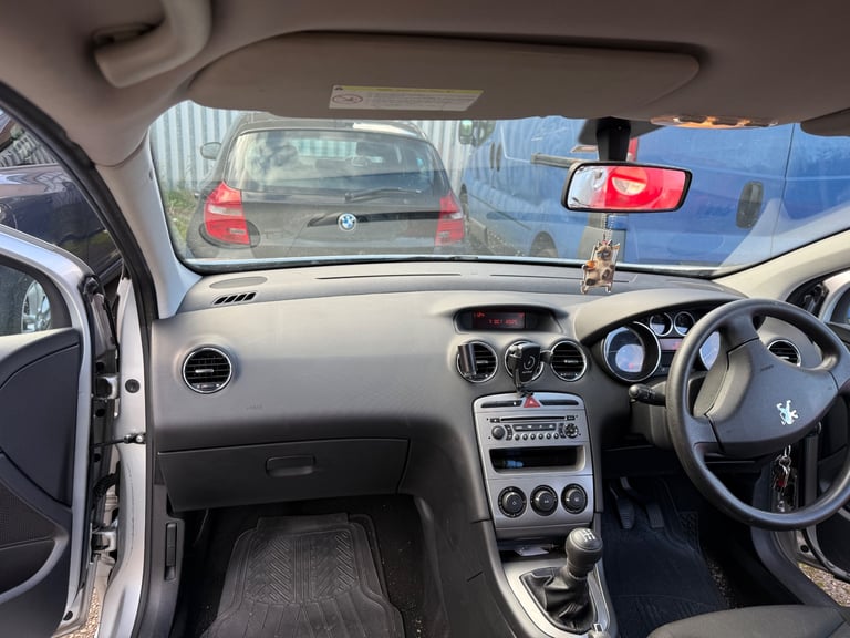 Peugeot, 308, Hatchback, 2008, Manual, 1598 (cc),5 doors - Image 7