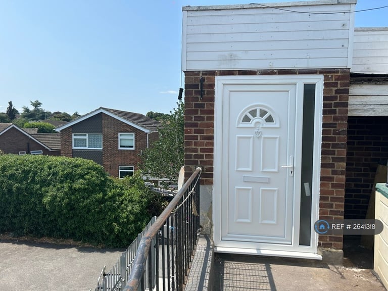 2 bedroom flat in Cherry Trees, Hartley, Longfield, DA3 (2 bed) (#2641318)