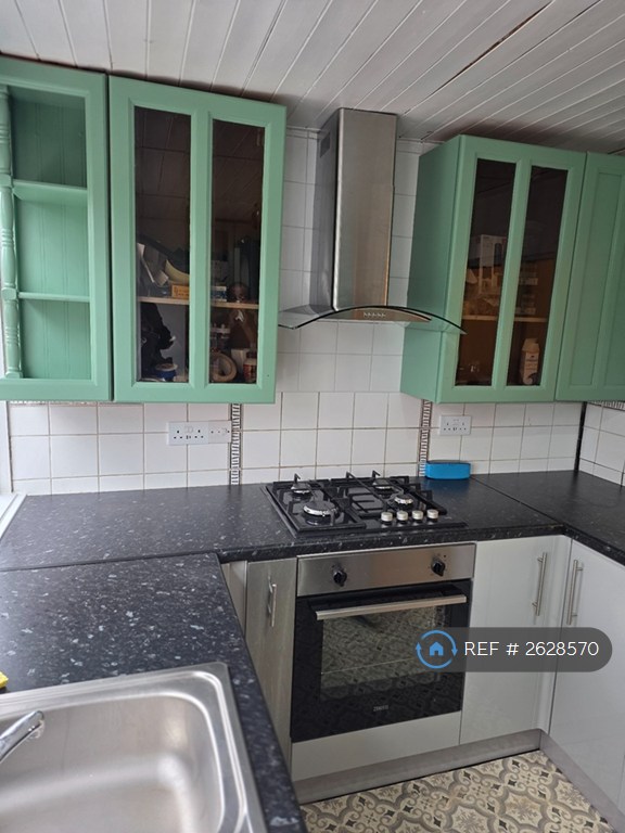 3 bedroom house in Clyfford Road, Ruislip, HA4 (3 bed) (#2628570)