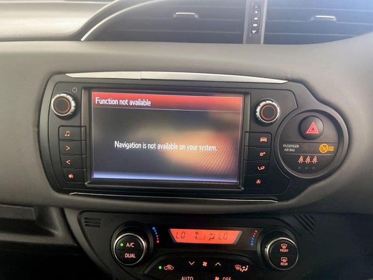 2017 Toyota Yaris 1.33 VVT-i Design 5dr HATCHBACK PETROL Manual