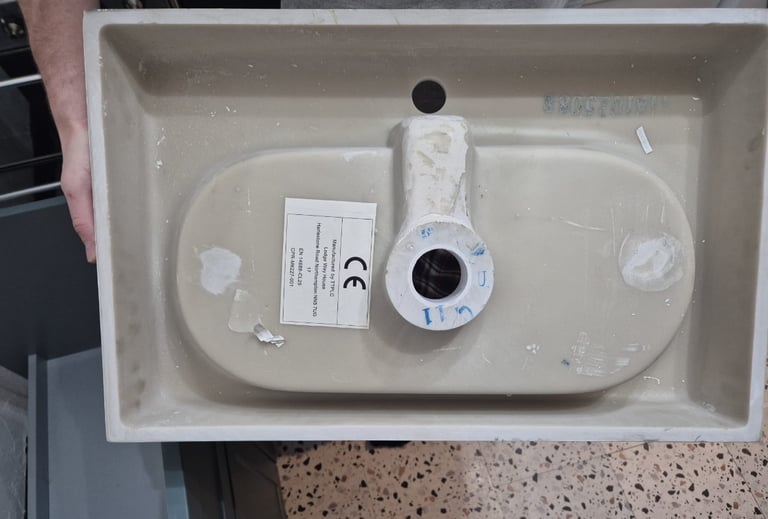 Bathroom sink 600mmx380x90