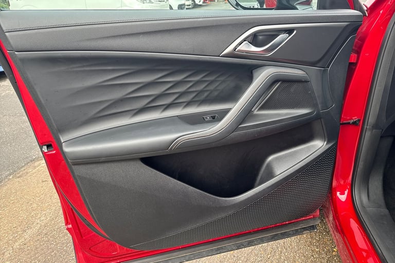 2025 MG MG HS 106290 Hatchback Petrol Manual