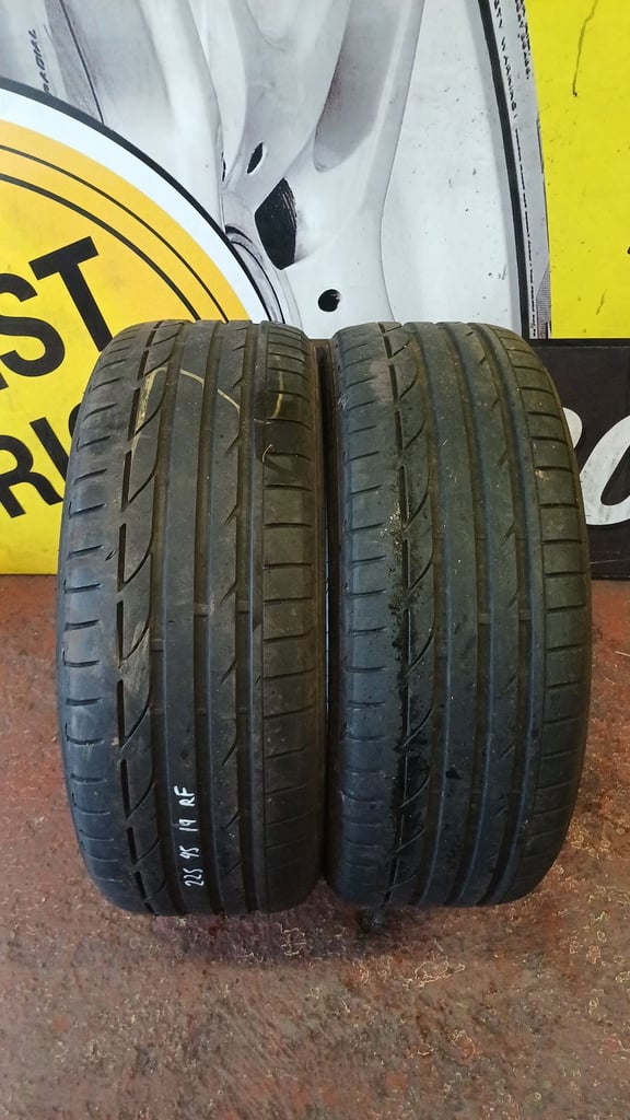 2x 225 45 19 Bridgestone RunFlat Tyres