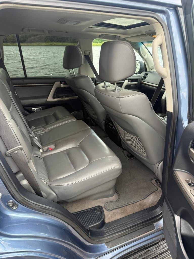 Toyota Land Cruiser v8