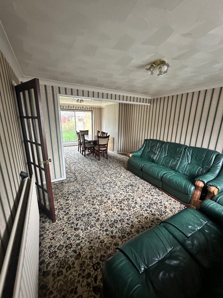 3 Bed 2 Reception LU4