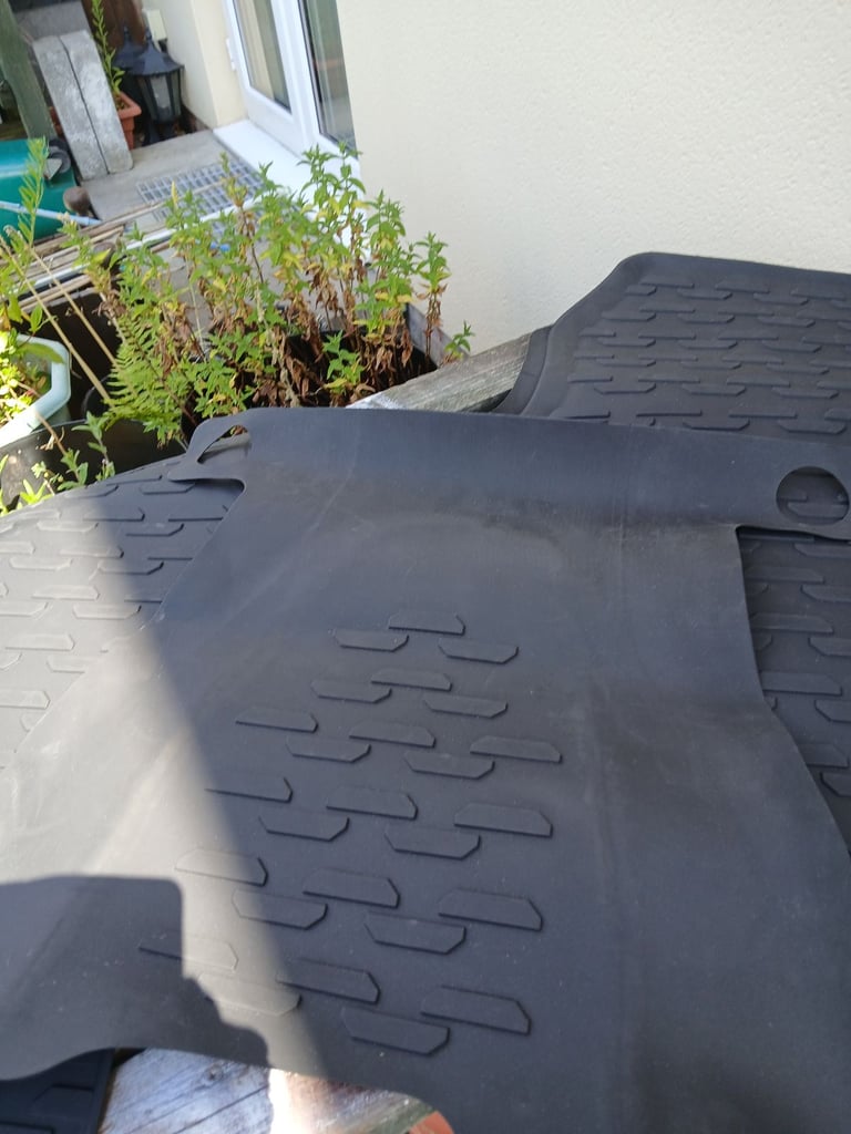 image for  Brand newSet of three vwt6.1 rubber mats 