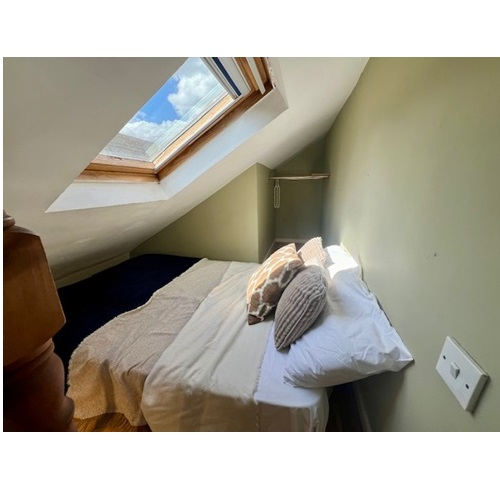 Mezzanine Studio in St Stephen's Gardens, Notting Hill, W2 5QU * ALL UTILITY BILLS INC