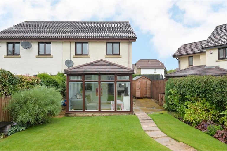 3 Bedroom Semi-detached House in Gyle, near Edinburgh Airport