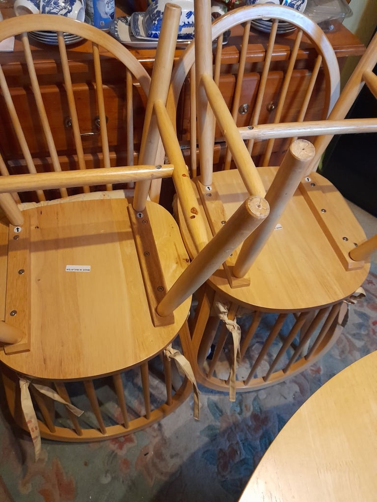 Table and chairs 