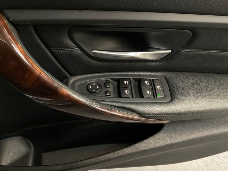 2013 BMW 3 Series 320d Luxury 5dr Step Auto ESTATE DIESEL Automatic