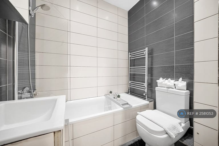 Studio flat in Roman Road, London, E3 (#2581053)