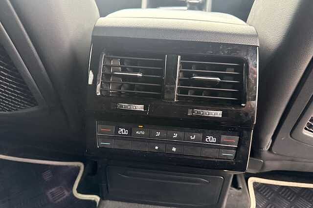 2018 Volkswagen Touareg 3.0 V6 TDI 4Motion R-Line Tech 5dr Tip Auto 4x4 Diesel Automatic