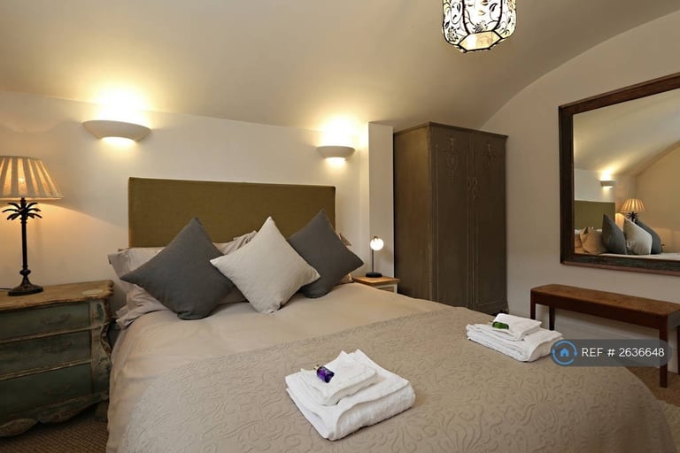 1 bedroom flat in Grove House, Bristol, BS8 (1 bed) (#2636648)