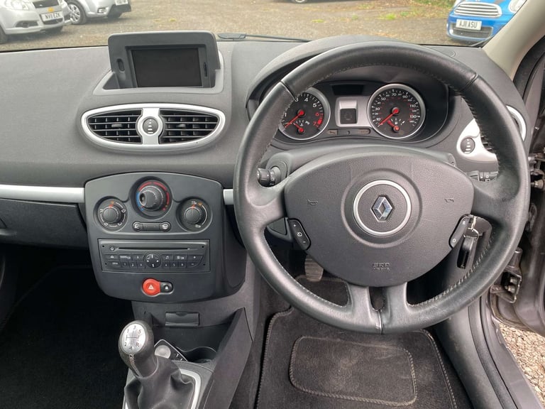 2010 Renault Clio 1.1 Clio Dynamique TomTom 16V 3dr Hatchback Petrol Manual
