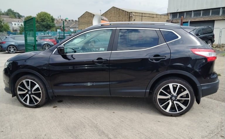 2015 Nissan Qashqai 1.6 dCi Tekna 5dr HATCHBACK Diesel Manual
