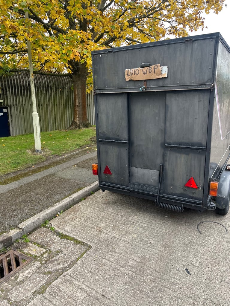 TWIN AXLE BOX TRAILER.    BRAKED 