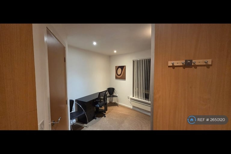 2 bedroom flat in The Citadel, Manchester, M4 (2 bed) (#2650120)