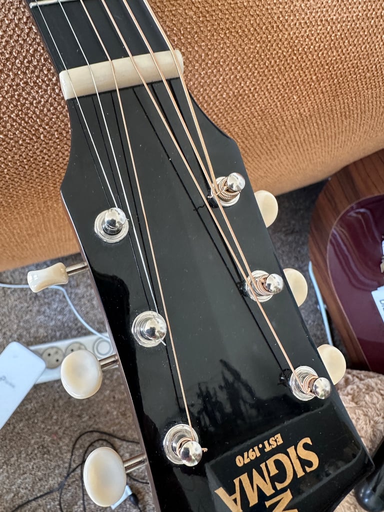 Sigma GJM SG100+  electro acoustic guitar + Hard Case + Daddario Humidity pack