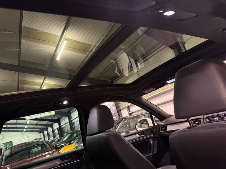 2014 Volkswagen Touareg 3.0 TDI V6 BlueMotion Tech R-Line Tiptronic 4WD Euro 6 (s/s) 5dr ESTATE D...