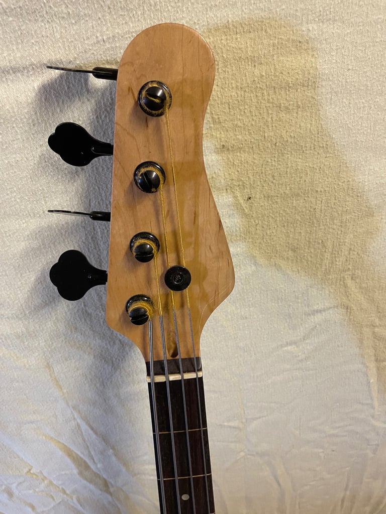 Fretless Squier by Fender bass