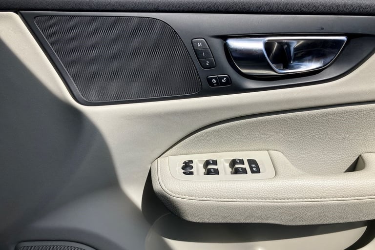 2021 Volvo V60 2.0 B5P Cross Country 5dr AWD Auto Estate Hybrid Automatic