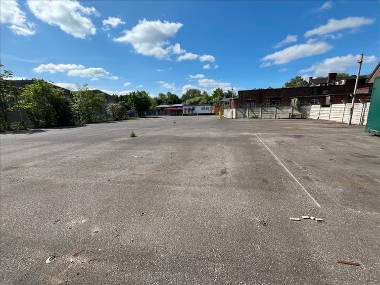 £3,000 / £2,000 REWARD – WANTED: Open Storage Yard / Commercial Land