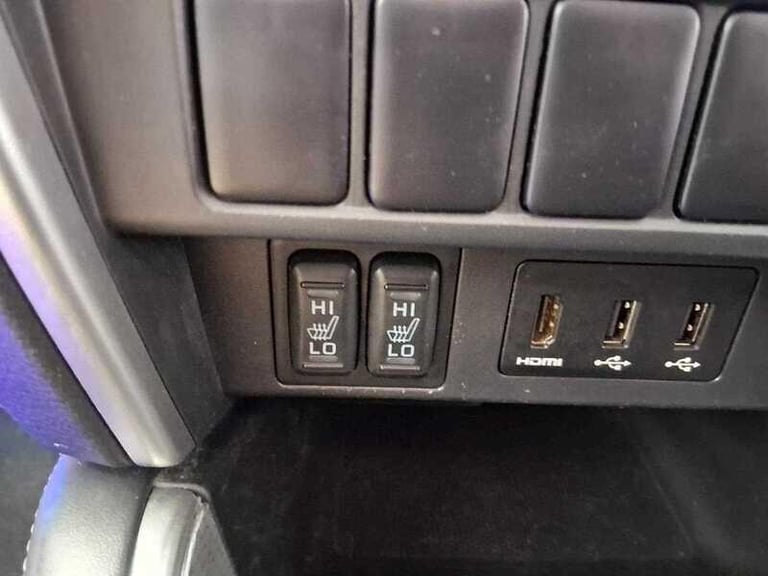 2021 Mitsubishi L200 2.2 DI-D DC Barbarian Pickup Double Cab 4dr Diesel Manual 4WD Euro 6 (s/s) P...