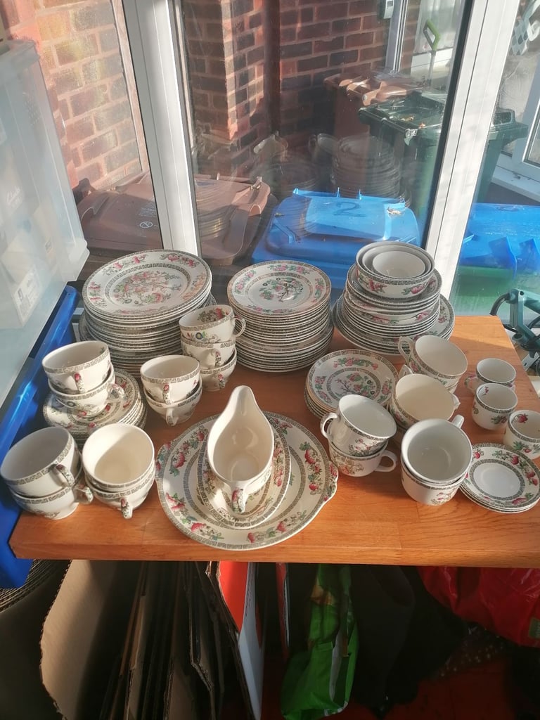 image for Indian tree pattern dinner service 101 Items VGC. 