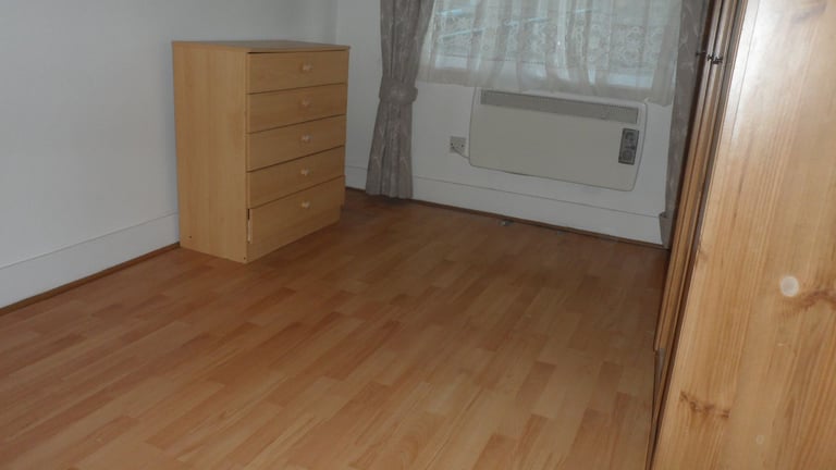 image for STUDIO FLAT FOR RENT IN E17 LOCATED 5 MINS WALK TO WALTHAMSTOW TUBE 