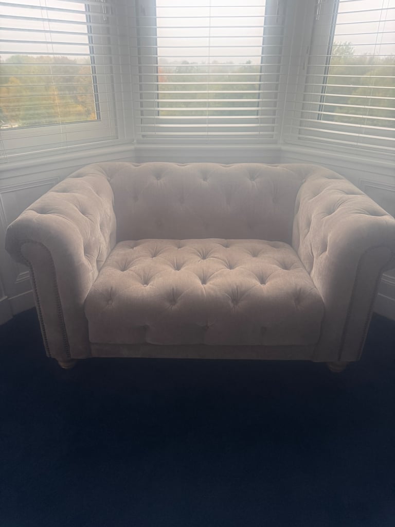 Cuddle couch /love chair 