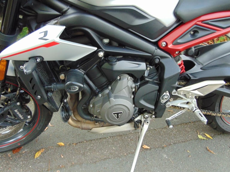 Triumph Street Triple R 765 2018 super low miles streetfighter Brembo ABS brakes