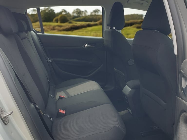 2015 Peugeot 308 1.6 HDi 115 Active "Car Of The Year 2014" full MOT, px welcome, delivery available