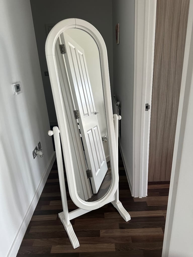 Gorgeous White Standing Mirror – Elegant & Timeless Design RRP 248