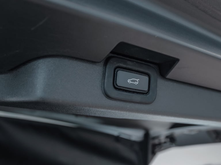 2021 Land Rover Discovery 3.0 D300 R-Dynamic HSE 5dr Auto ESTATE DIESEL Automatic