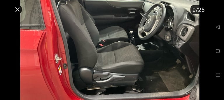 2013 Toyota Yaris 1.33 VVT-i TR 3dr ONE OWNER FSH SPARE KEY  HATCHBACK Petrol Manual