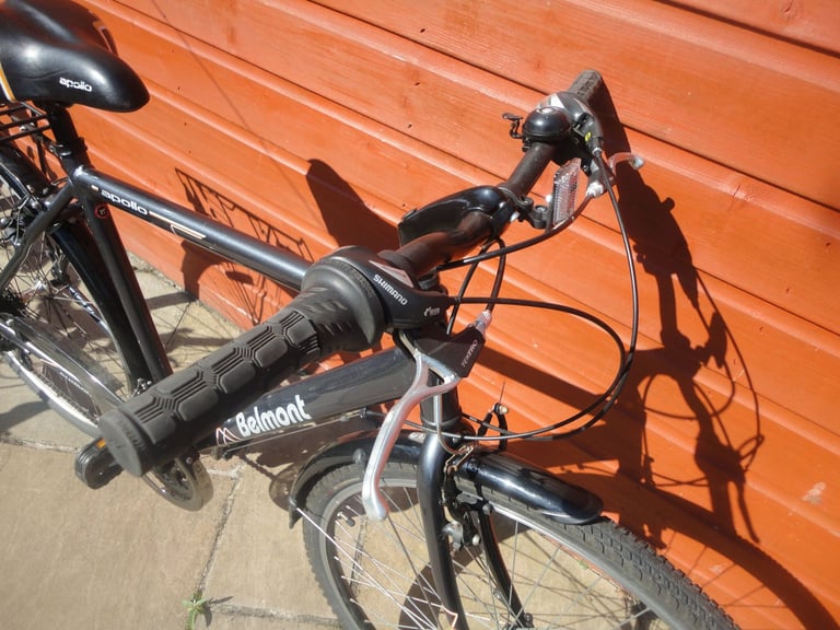 Apollo Belmont hybrid bike, 21 inch lightweight frame, 28 inch wheels, 18 gears, mud guards