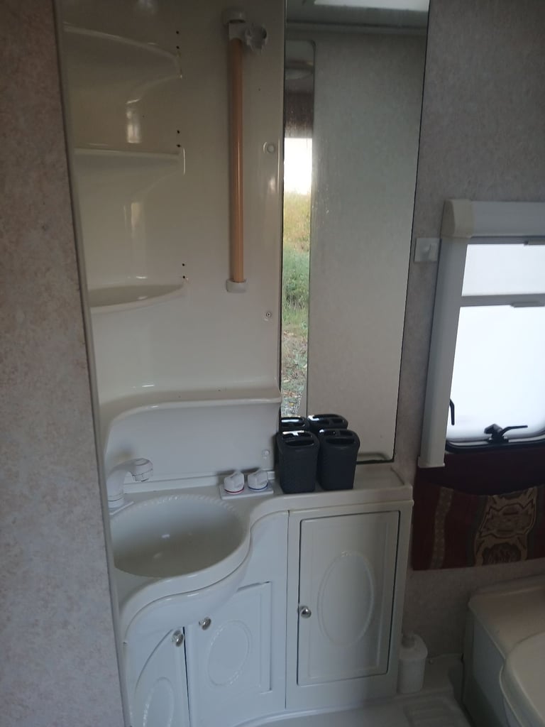 2005 bailey senator 5 beeth caravan (Can Deliver)