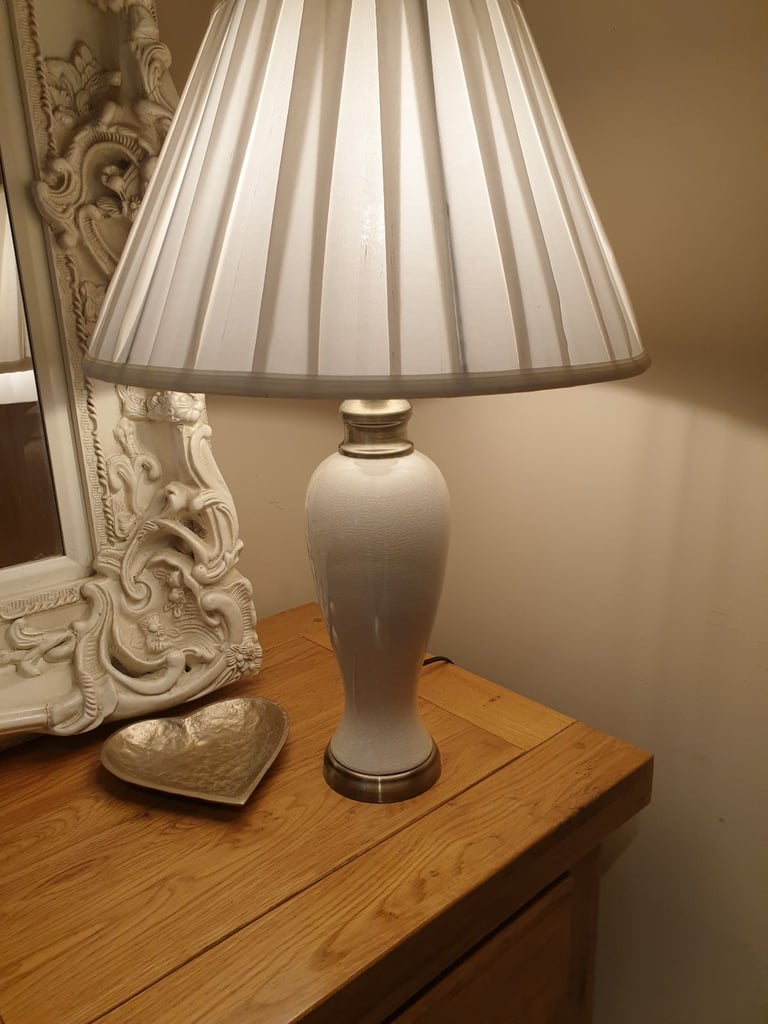 Cream crackle glazed lamp