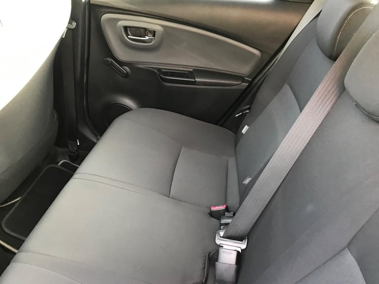 2016 Toyota Yaris 1.5 VVT-h Design E-CVT Euro 6 5dr HATCHBACK Petrol/Electric Hybrid Automatic