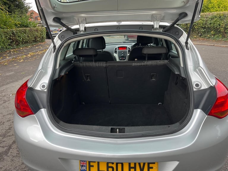 2010 Vauxhall Astra 1.4 16v Exclusiv Euro 5 5dr HATCHBACK Petrol Manual