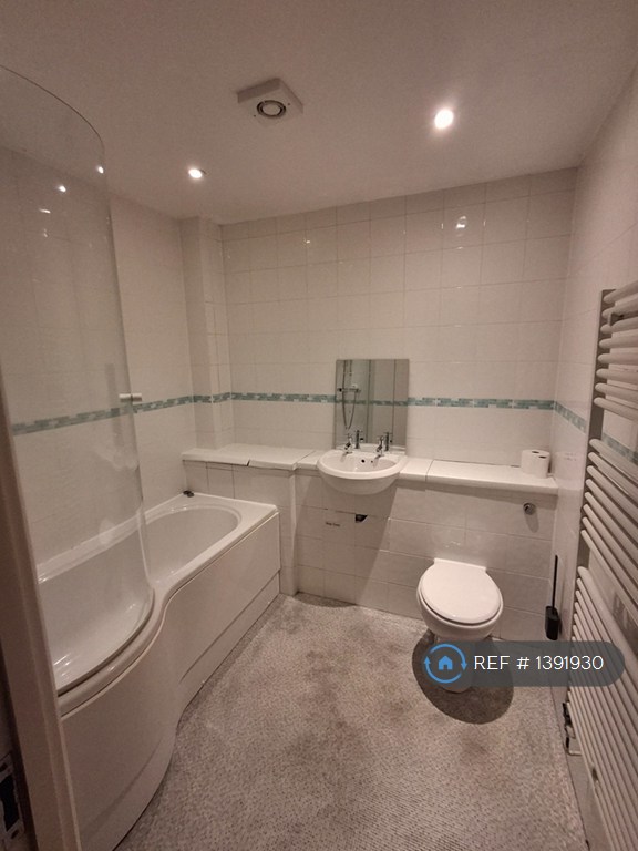 2 bedroom flat in Lion Court, Northampton, NN4 (2 bed) (#1391930)