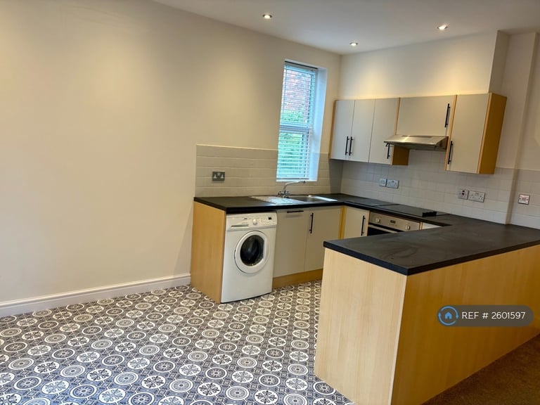 2 bedroom flat in St. Marks Road, Preston, PR1 (2 bed) (#2601597)