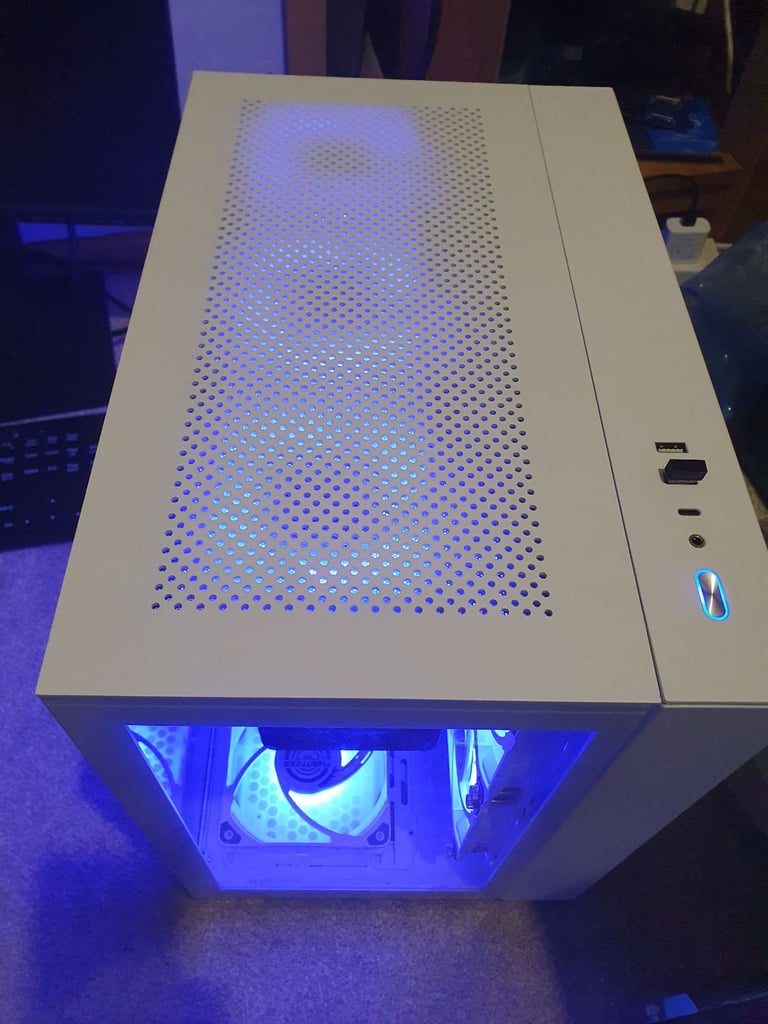 Ryzen 7 5700X3D, RX 6800 16GB GPU, 32GB Ram, Lan Li Case, Windows 11