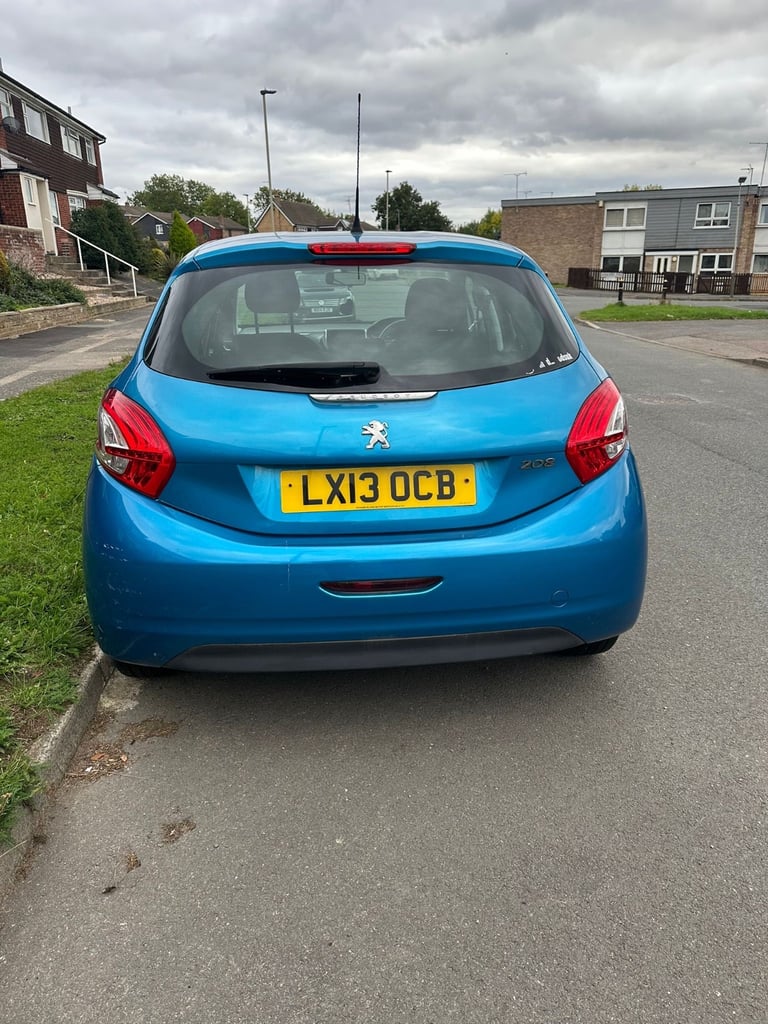 Peugeot, 208, Hatchback, 2013, Manual, 1199 (cc), 5 doors