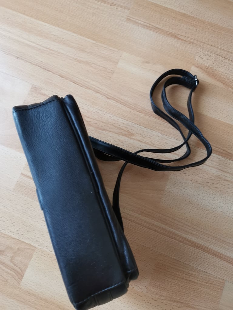 Genuine Leather Shoulder Bag~ 23cm x 16.5cm x 7cm ~Post available*