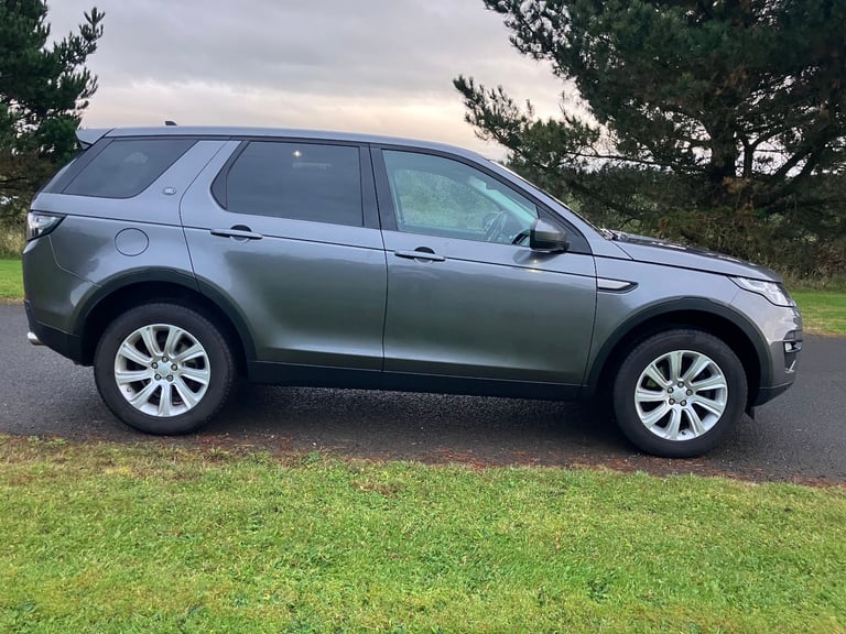 image for ABSOLUTELY STUNNING 2016 LAND ROVER DISCOVERY SPORT. 7 SEATER, 4x4, TD4 SE TECH AUTO. MOT 25/03/26