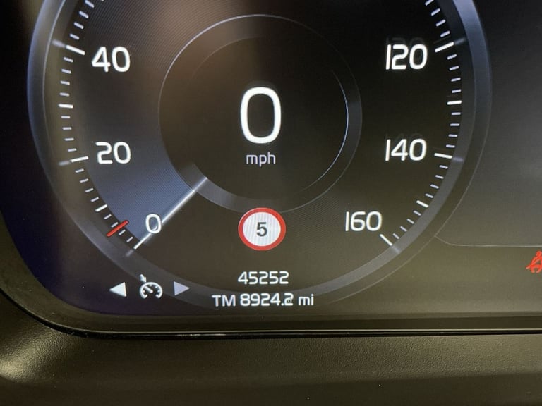 2021 Volvo XC40 2.0 B4 MHEV R-Design SUV 5dr Petrol Hybrid Auto Euro 6 (s/s) (197 ps) ESTATE PETR...