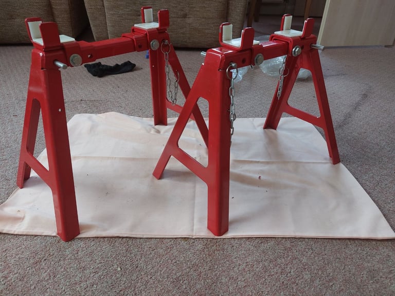 Red jack stands